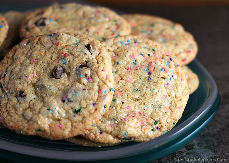 Perfect Party Cookies These Perfect Party Cookies start with a cake mix and are full of chocolate chips and sprinkles. Mix up the colors to suit whatever type of party you're having! | Persnickety Plates