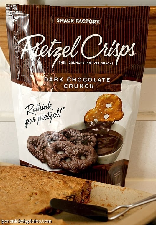 Dark Chocolate Covered Pretzel Cookie Bars {Persnickety Plates} Dark Chocolate Covered Pretzel Cookie Bars are a quick and easy bar recipe, perfect for large crowds. Made with dark chocolate and crunchy pretzels these bars will satisfy any sweet tooth.