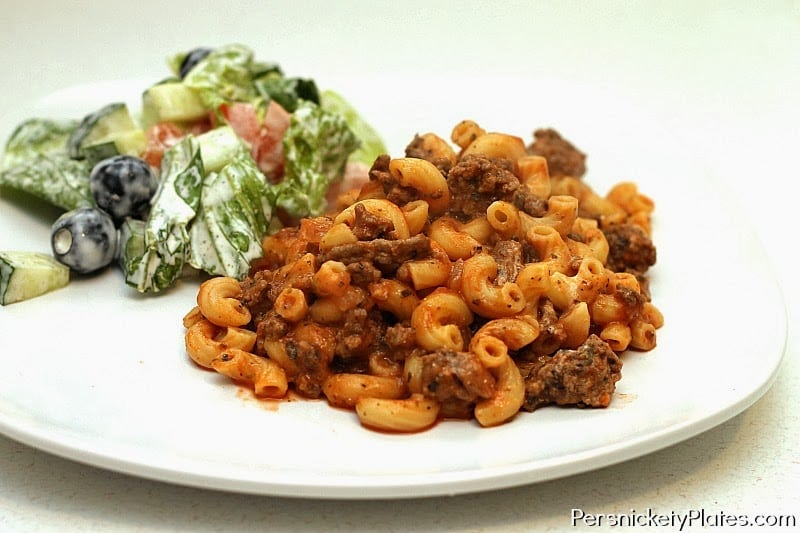 Goulash - cavatappi combined with pasta sauce, ground beef, and cheese in this comforting & quick dish | Persnickety Plates