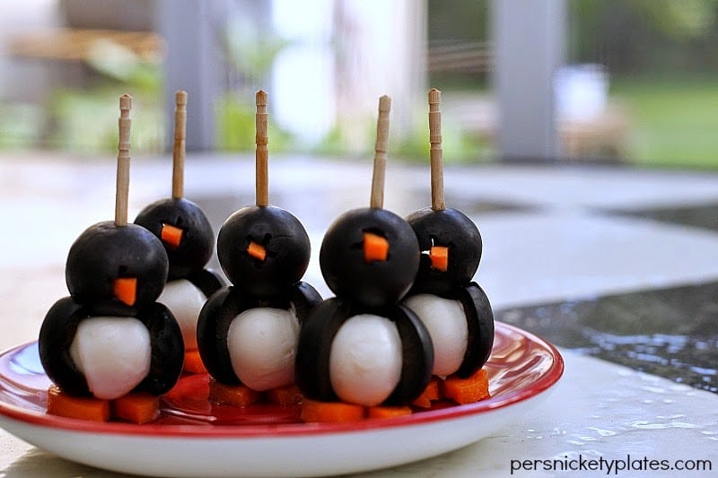 Olive {I LOVE} Penguins | Persnickety Plates #CalOliveCrafts #CleverGirls Olive {I LOVE} Penguins | Persnickety Plates #CalOliveCrafts #CleverGirls