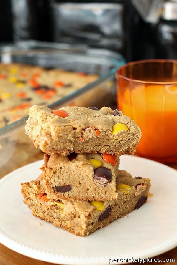 Reese's Pieces Peanut Butter Blondies | Persnickety Plates