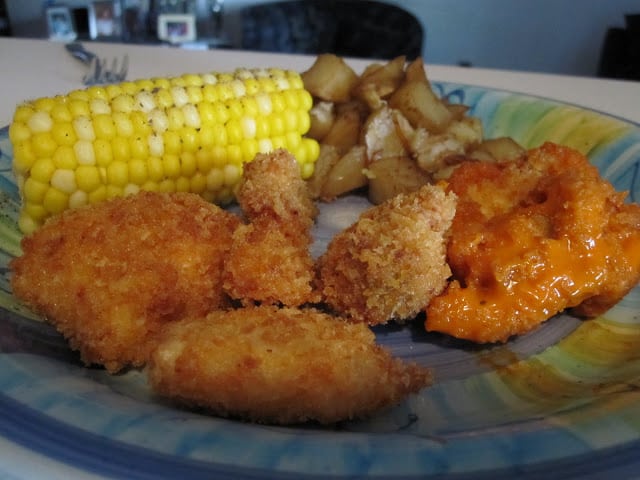 Boneless Wings Boneless Wings are one of my favorite all time appetizers! These boneless bites are fast frying and lightened up with panko bread crumbs. Perfect for a game day option or for a finger food meal. A crowd favorite!