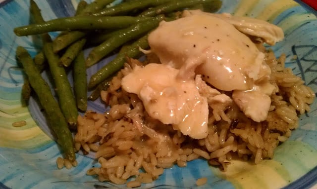 Crock Pot Lemon Chicken {Persnickety Plates} Crock Pot Lemon Chicken is so easy and perfect for a busy weeknight. This 4 ingredient, quick chicken dinner is amazingly flavorful and sure to be your new favorite meal.