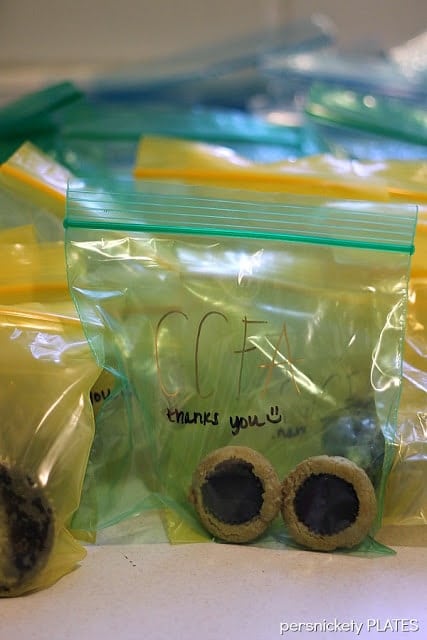 Peanut Butter Reese's Cookie Cups by Persnickety Plates Peanut Butter Reese's Cookie Cups by Persnickety Plates