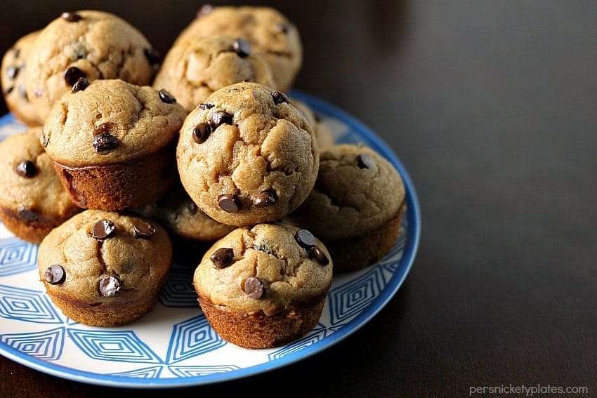 Peanut Butter Banana Chocolate Chip Blender Muffins - a simple, flourless muffin might right in the blender! | Persnickety Plates