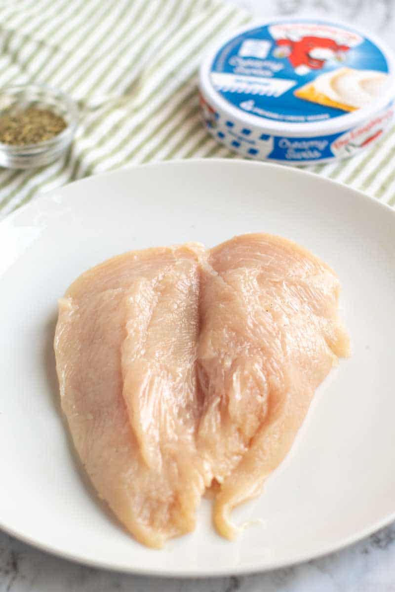 Laughing Cow Chicken is a lightened up version of a stuffed chicken breast. This super easy, 5 ingredient dinner will please your picky eaters and wow your foodies. | www.persnicketyplates.com