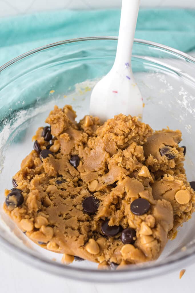 glass mixing bowl with blondie dough.