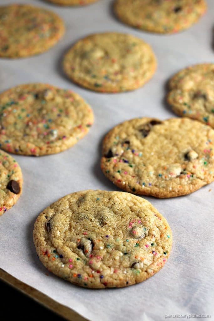 Perfect Party Cookies These Perfect Party Cookies start with a cake mix and are full of chocolate chips and sprinkles. Mix up the colors to suit whatever type of party you're having! | Persnickety Plates