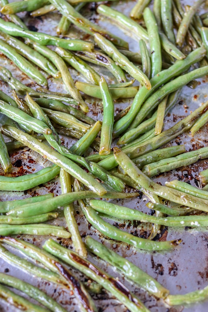 oven roasted garlic green beans on baking sheet 
