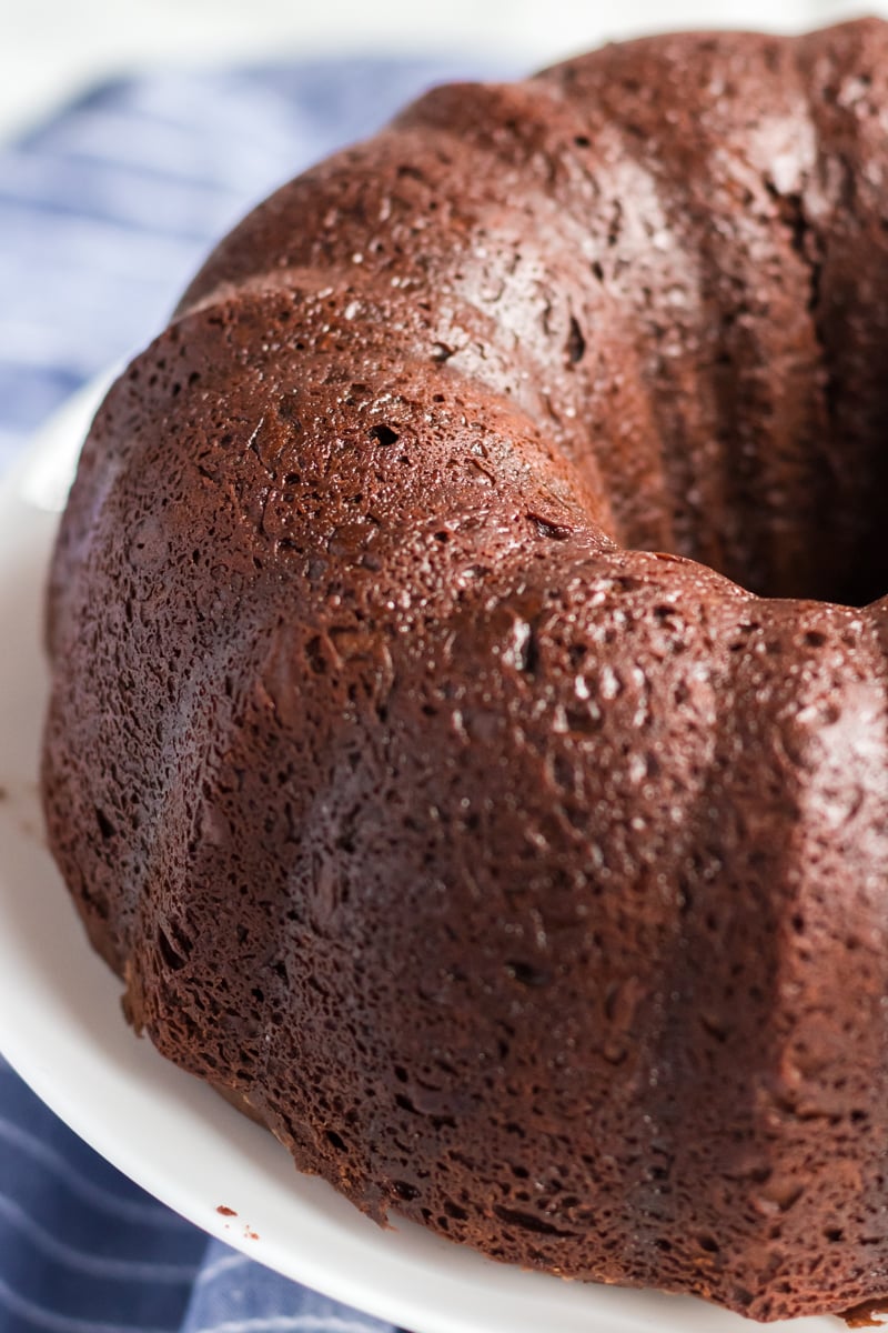 This rich, dense Sour Cream Chocolate Bundt Cake is a copycat of the famous Williams Sonoma recipe. Perfect for those chocolate cravings! | www.persnicketyplates.com williams sonoma chocolate bundt cake on white platter