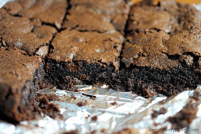 Super simple homemade brownie recipe that makes rich, chocolatey brownies with a perfect flaky crust | Persnickety Plates