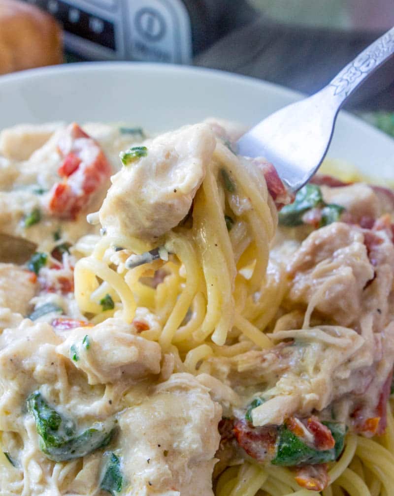 forkful of crock pot chicken alfredo pasta 