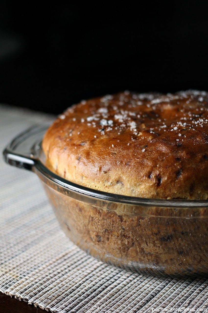 Onion Dill Bread is a simple bread recipe passed down from my great grandma. It pairs perfectly with soups & stews! | Persnickety Plates