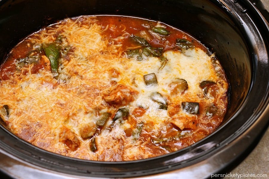 Slow Cooker Chicken Zucchini & Spinach Pasta - a super simple slow cooker meal that is healthy and delicious | Persnickety Plates