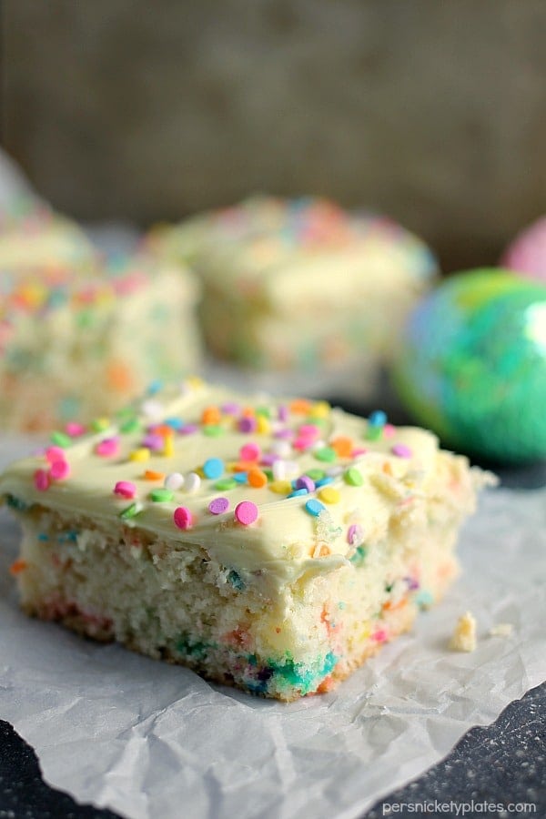 Cream Cheese Funfetti Bars are simple, semi-homemade treats that are perfect to kick off spring baking. Start with a box funfetti cake mix and add cream cheese to make these fun and delicious bars! | www.persnicketyplates.com