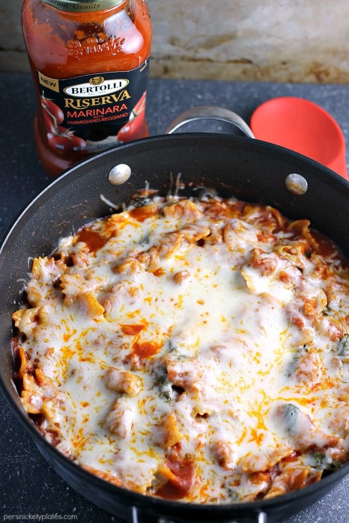 Chicken Spinach & Artichoke Pasta Skillet - a full meal loaded with spring flavors made all in the same skillet! | Persnickety Plates