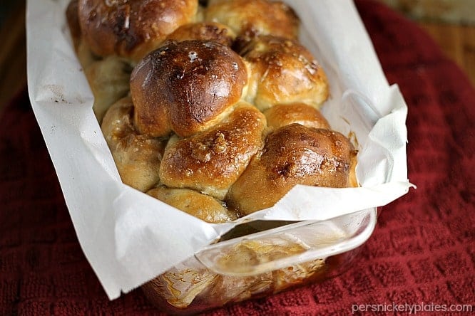 Apple Filled Pull Apart Bread is sticky and sweet and easy to make with the help of Rhodes Dinner Rolls! Pick your favorite fall apples and let your kids help you put together this simple dessert. | Persnickety Plates