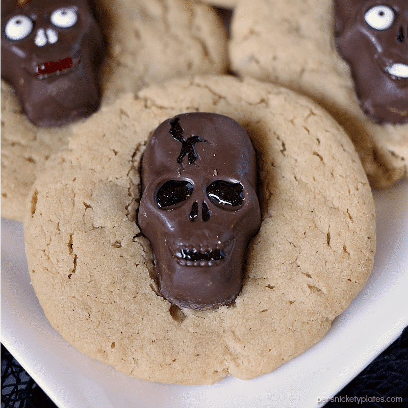 peanut butter cookie topped with butterfinger skull 