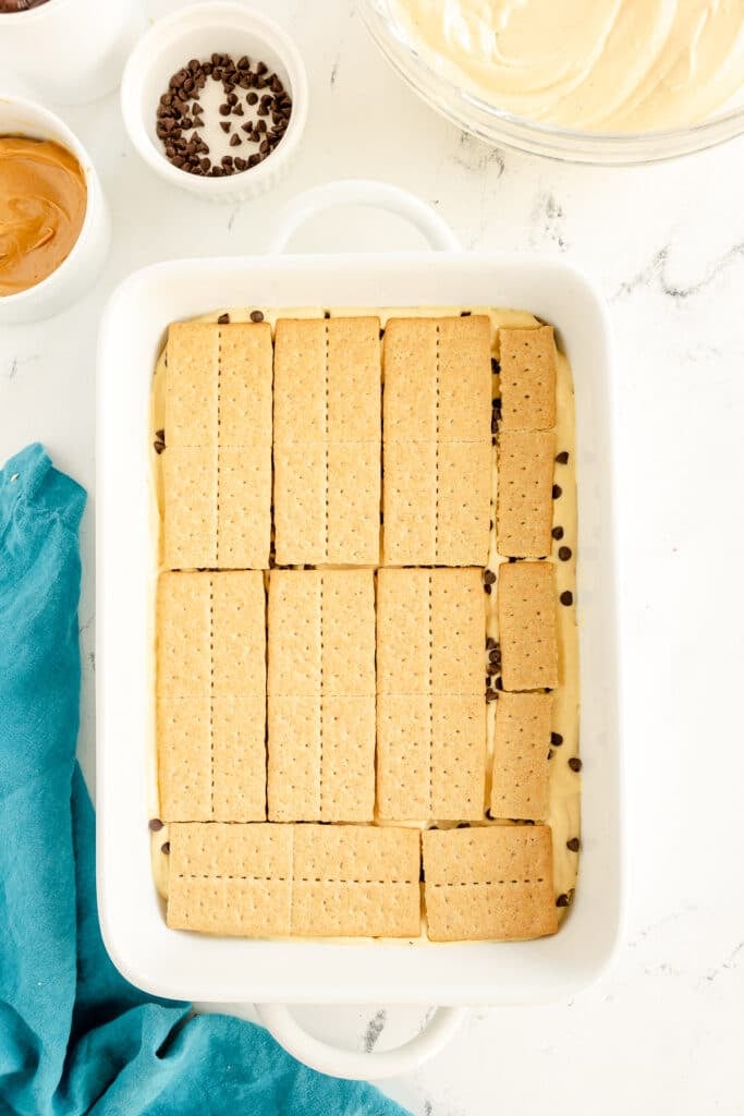 layer of graham crackers in a dish.