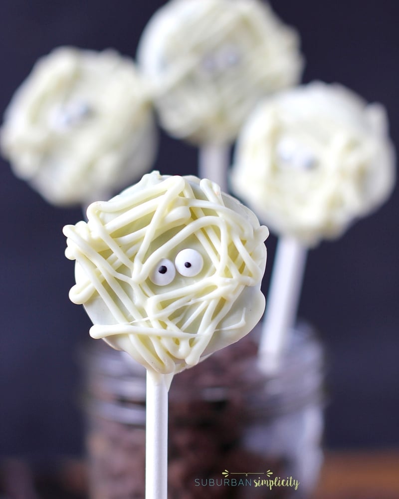 chocolate dipped oreo mummy pops