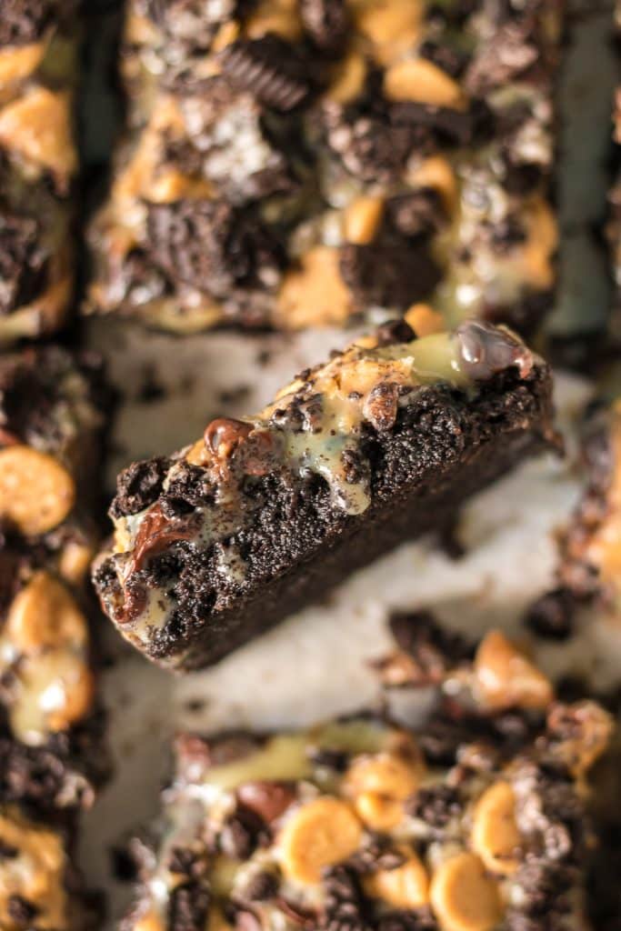 oreo magic bar turned on its side to show the layers.